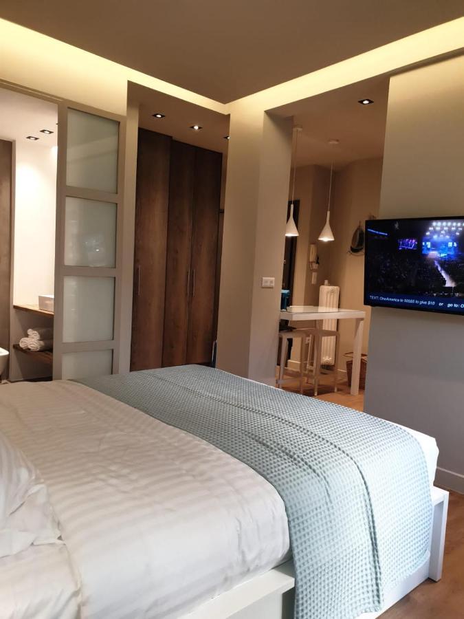 Renovated Studio With Roof Garden Access, 15 M Walk To Acropolis Apartment Athens Ngoại thất bức ảnh